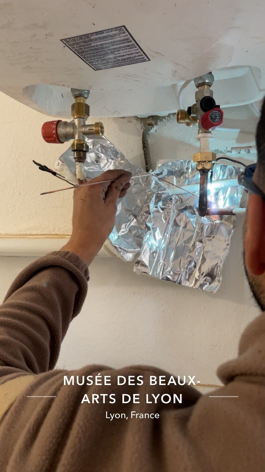 Brasage cuivre sous ballon ECS, groupe de sécurité et vanne d'arrêt